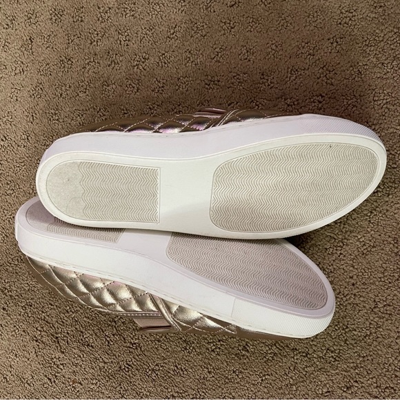 Steve Madden Slip ons. - Picture 3 of 4